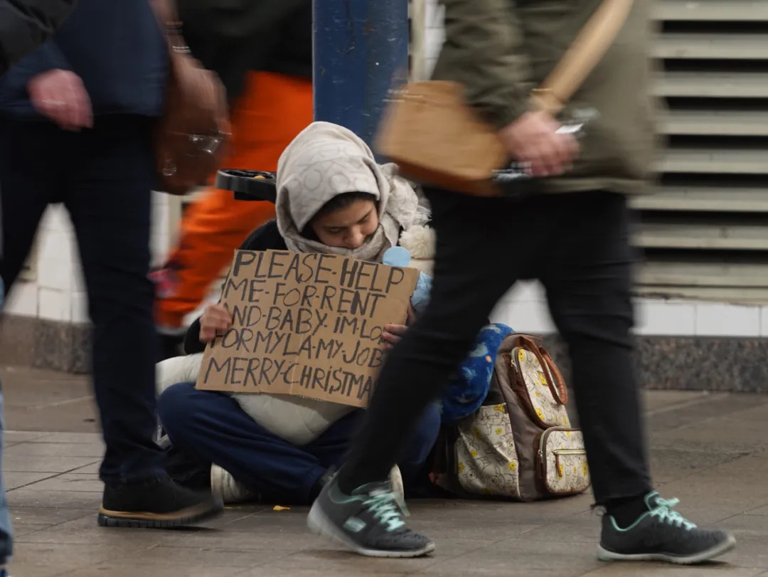 靠“美国斩杀线”出圈的“牢A”：走红后遭遇风波，最终顺利回国