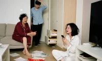 家庭中新旧观念的冲突带来的问题