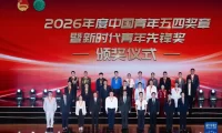 青春的底色是奋斗