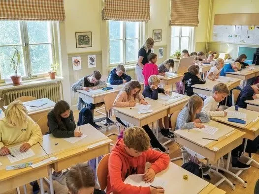 最早拥抱数字教育的国家开始把屏幕赶出课堂